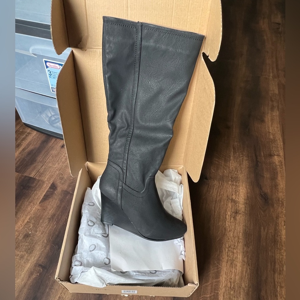 NWT Journee Collection Langly Wedge Boot Black Size 8